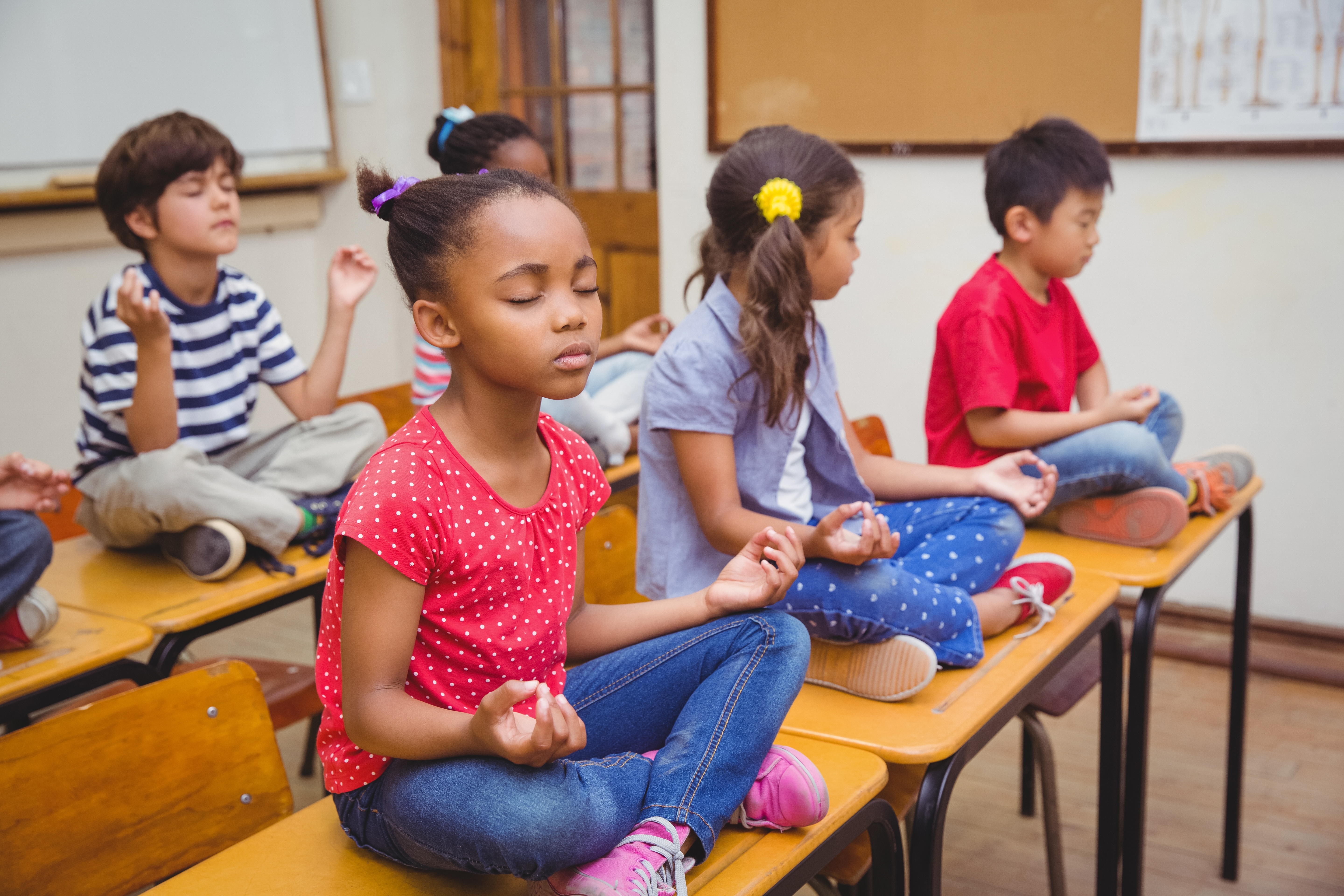 La méditation à l'école serait bénéfique pour les élèves comme pour l'équipe enseignante et administrative. © WavebreakMediaMicro, Adobe Stock